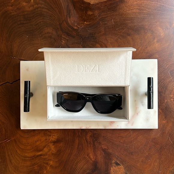 DEZI Sunglasses - Style: Charge It - Picture 3 of 6